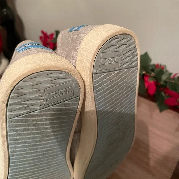 TOMS Avalon Slip Ons - Picture 7 of 8